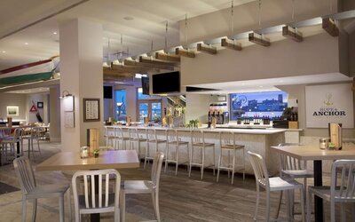 Hotel bar at Hilton Philadelphia At Penn's Landing.