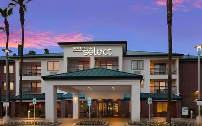 Exterior of Sonesta Select Tempe Downtown.