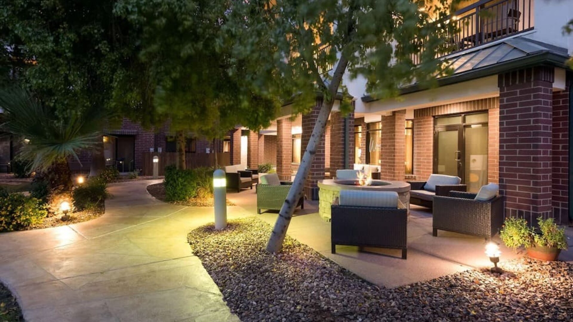 Outdoor lounge seating at Sonesta Select Tempe Downtown.
