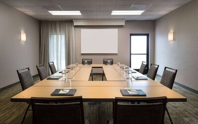Professional meeting room at Sonesta Select Pleasant Hill.