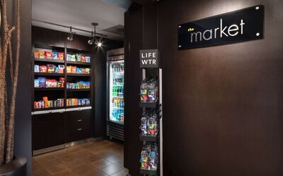 Convenience store at Sonesta Select Phoenix Camelback.