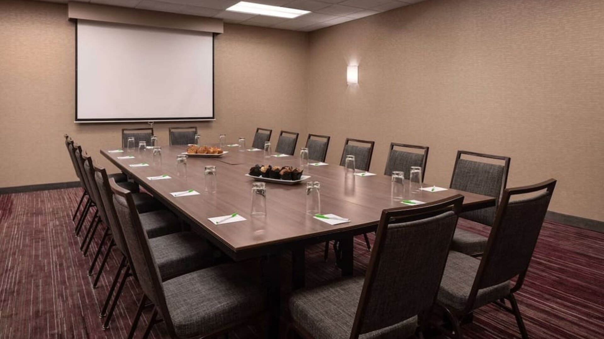 Professional meeting room at Sonesta Select Phoenix Camelback.