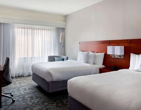 Day use twin room with work desk at Sonesta Select Newport Middletown.