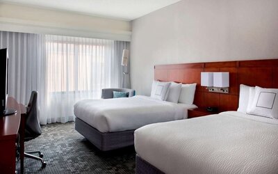 Day use twin room with work desk at Sonesta Select Newport Middletown.