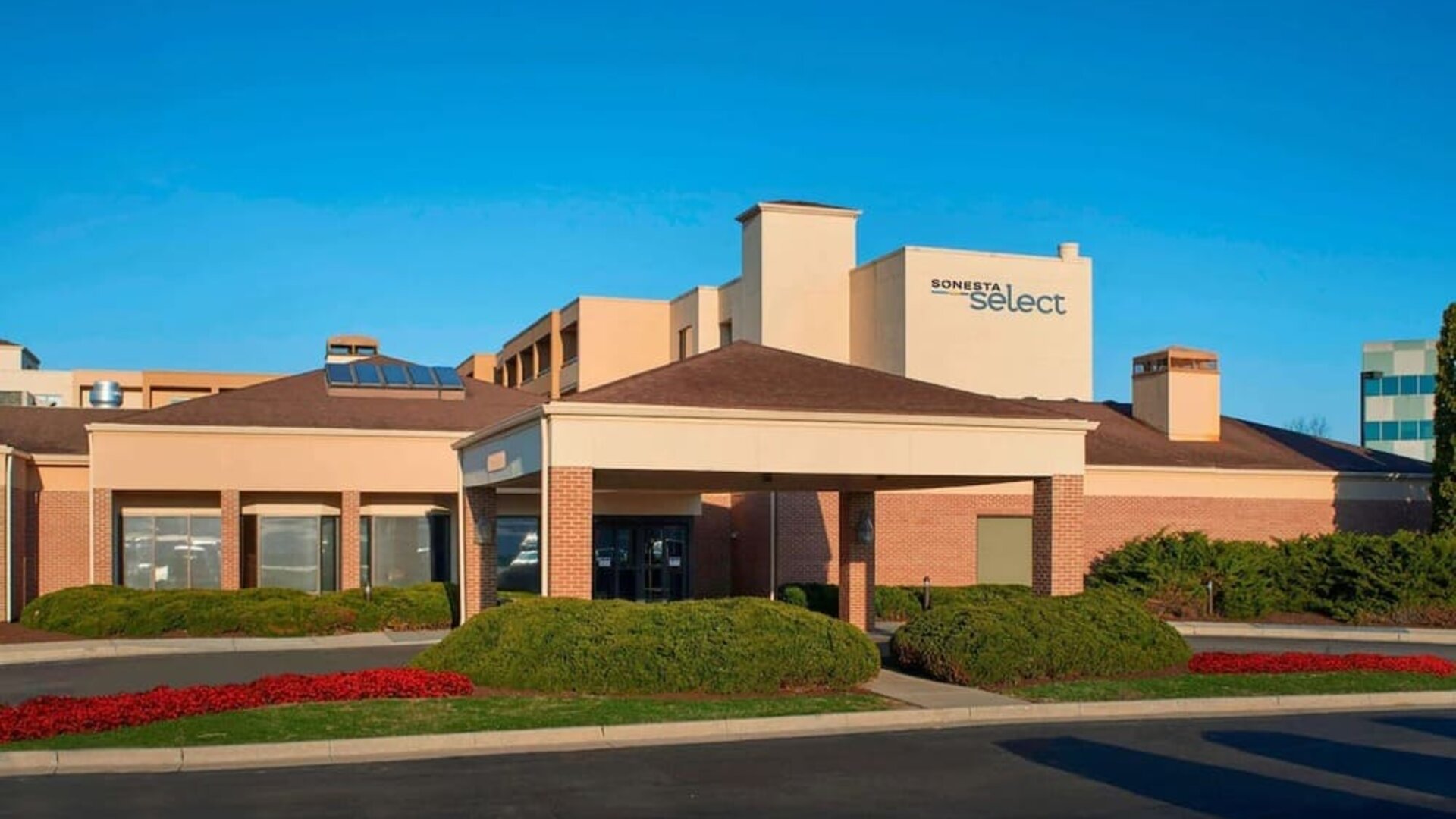 Entrance at Sonesta Select Indianapolis Carmel.