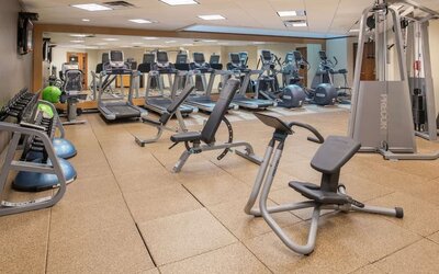 Fully equipped fitness center at Hilton Bellevue.