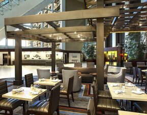 Dining area perfect for coworking at Hilton Bellevue.