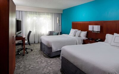 Day use twin room with work desk at Sonesta Select Boca Raton.