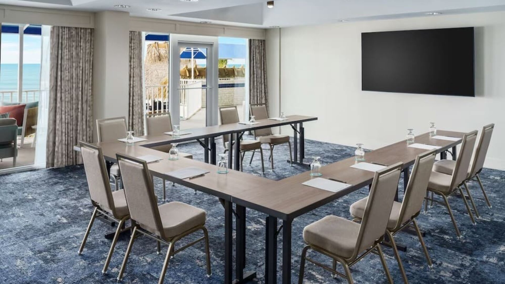 Bright meeting room at DoubleTree Beach Resort By Hilton Tampa Bay - North Redington.