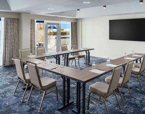 Bright meeting room at DoubleTree Beach Resort By Hilton Tampa Bay - North Redington.