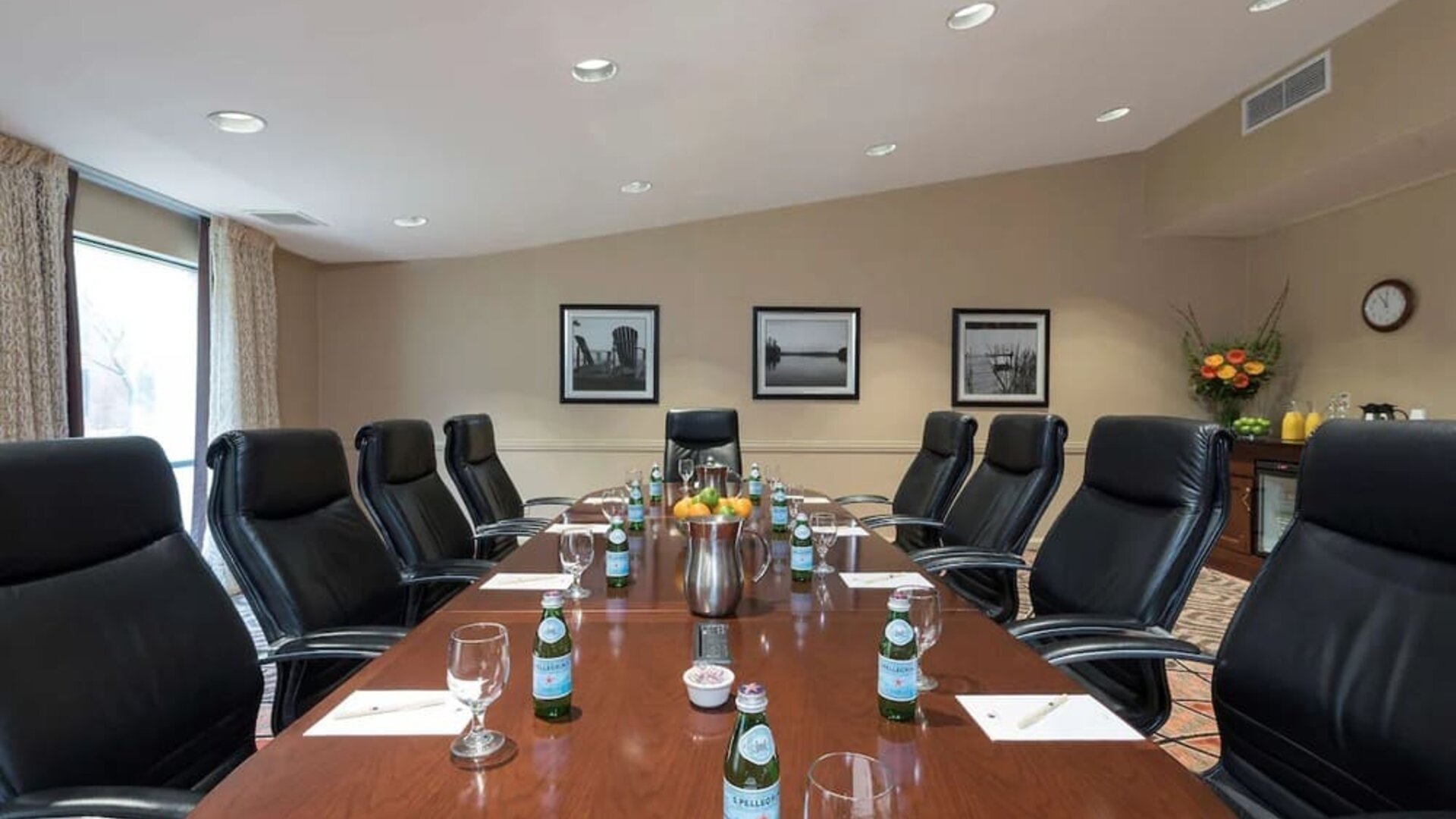 Meeting room at DoubleTree By Hilton Grand Rapids Airport.