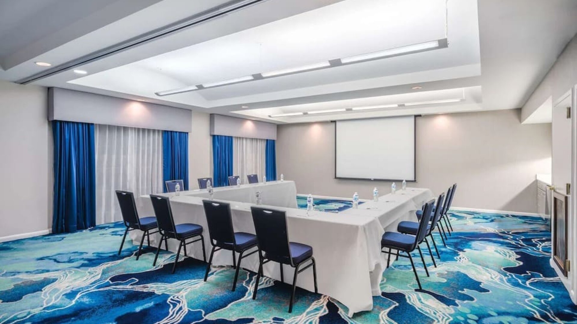 Meeting room at Hampton Inn & Suites Amelia Island-Historic Harbor Front.
