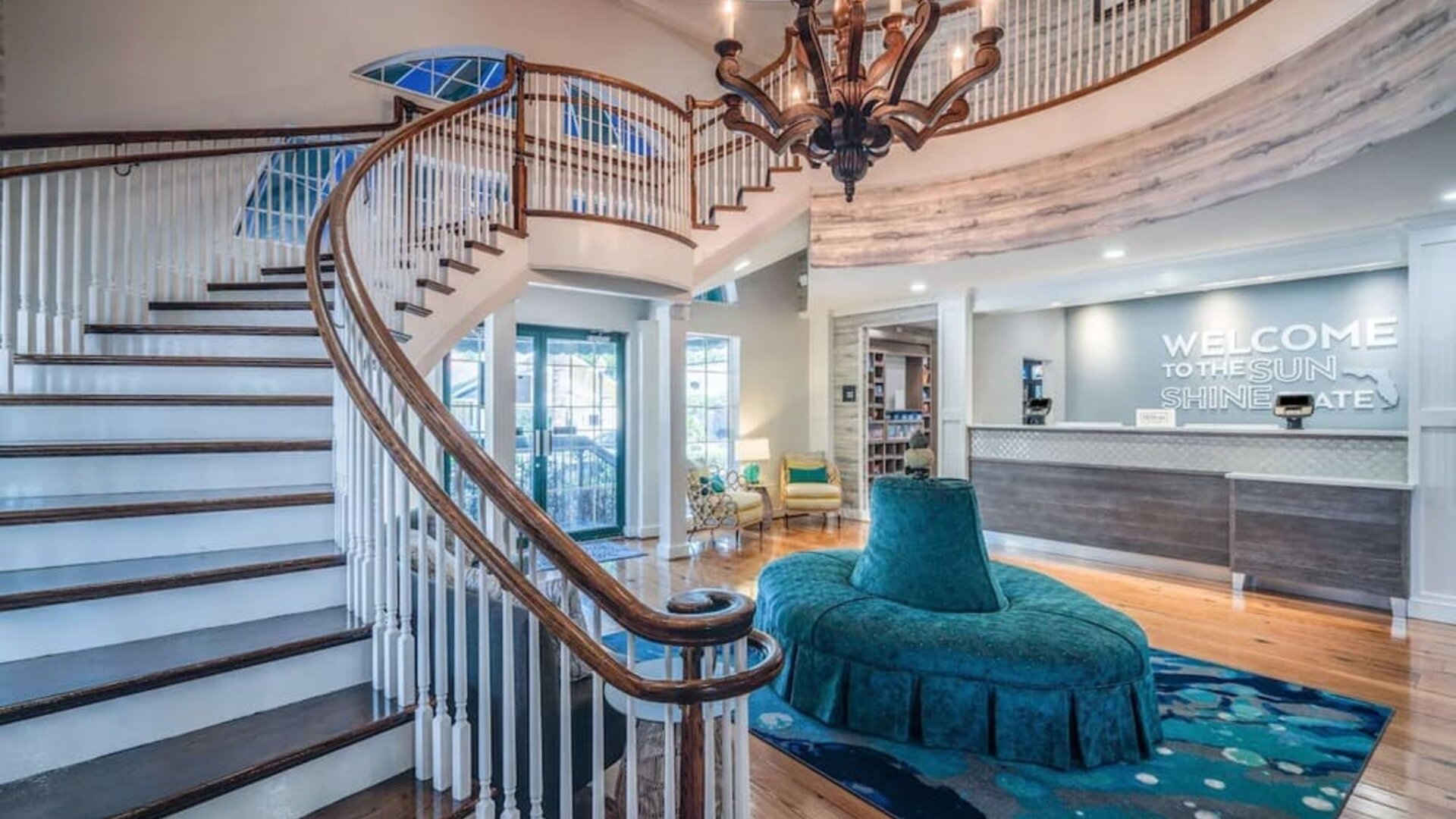 Lobby and coworking lounge at Hampton Inn & Suites Amelia Island-Historic Harbor Front.