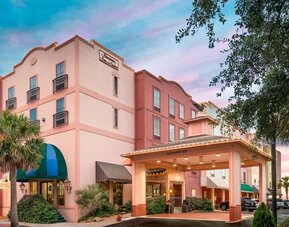 Parking area at Hampton Inn & Suites Amelia Island-Historic Harbor Front.
