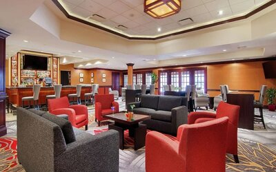 Lobby and coworking lounge at DoubleTree By Hilton Lisle-Naperville.