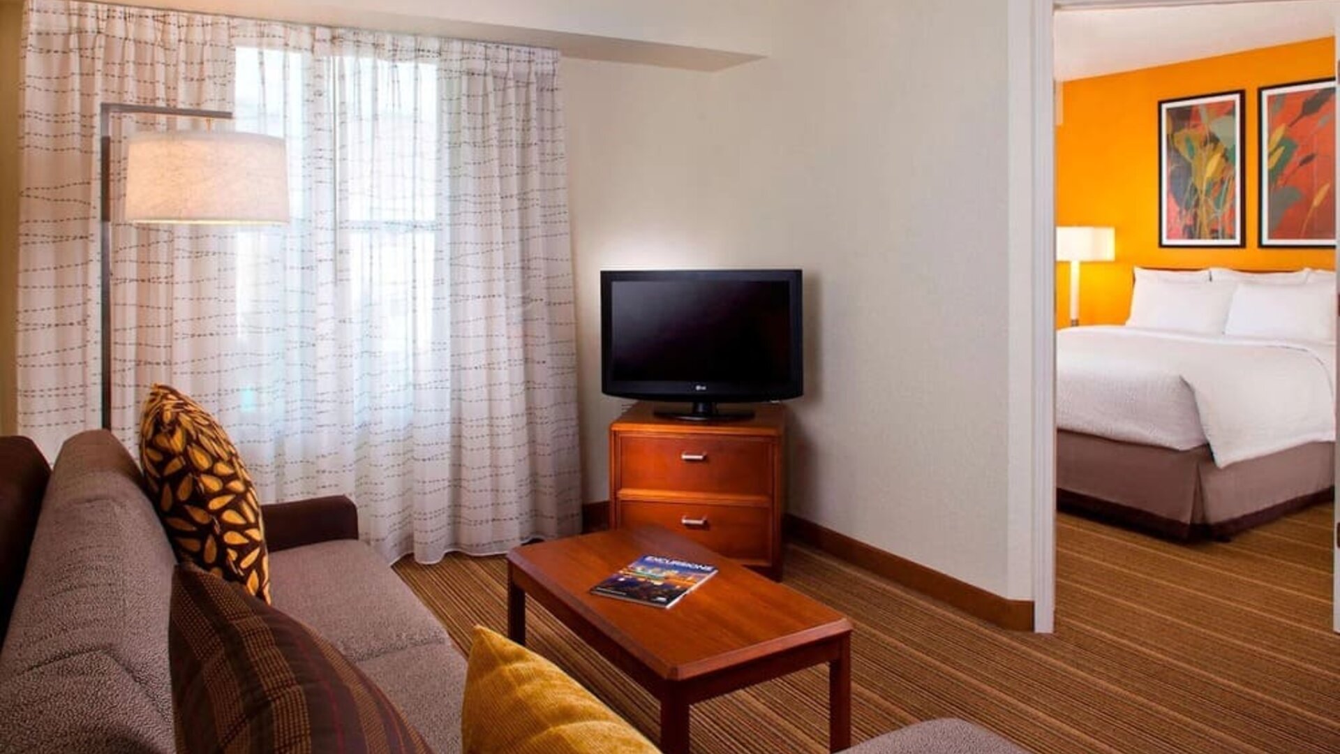 Day use room with living area at Sonesta ES Suites Birmingham Homewood.