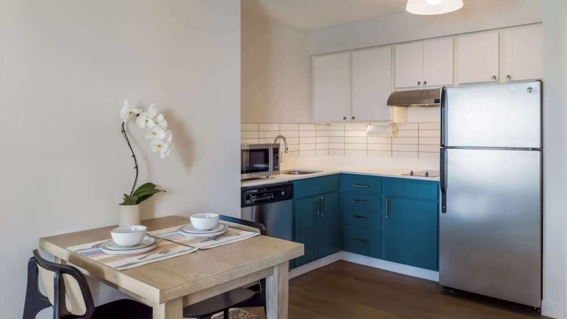 Day use room's kitchen and workspace at Sonesta ES Suites Austin The Domain Area.