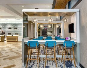 Lobby workspace at Sonesta Columbus Downtown.