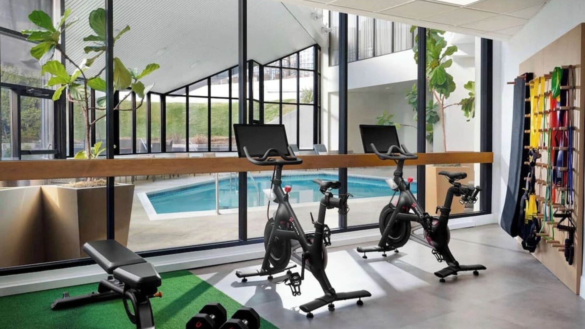 Fitness center at Sonesta White Plains Downtown.