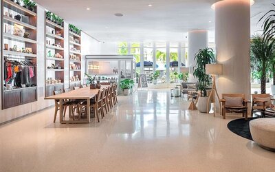 Lobby lounge and workspace, perfect for coworking at Nautilus Sonesta Miami Beach.