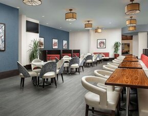 Dining area perfect for coworking at Embassy Suites By Hilton Birmingham.