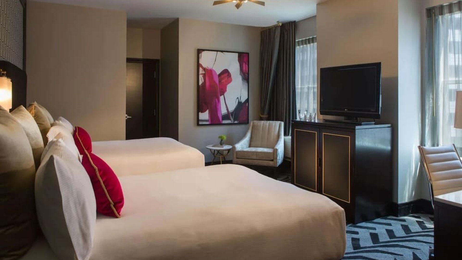 Day use twin room at The Allegro Royal Sonesta Hotel Chicago Loop.