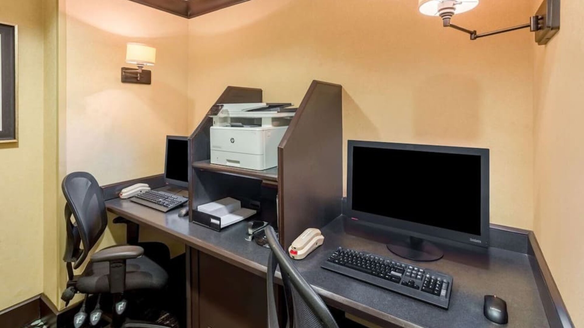 Business center with computers, printer and ergonomic chairs 	at Sonesta ES Suites Atlanta - Perimeter Center.