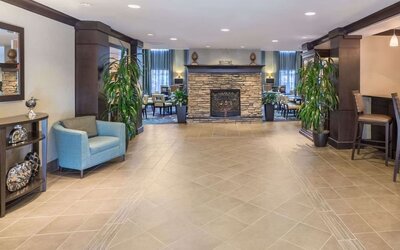 Lobby lounge at Sonesta ES Suites Atlanta - Perimeter Center.
