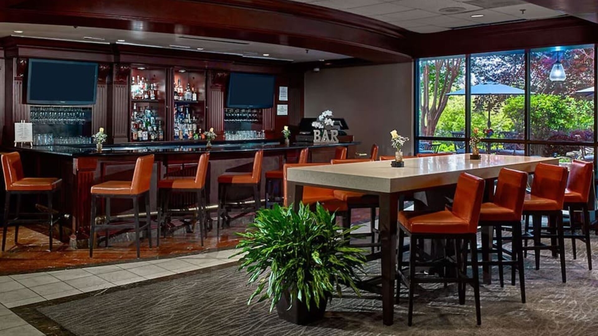 Hotel bar and lounge area at Sonesta Atlanta Airport North.