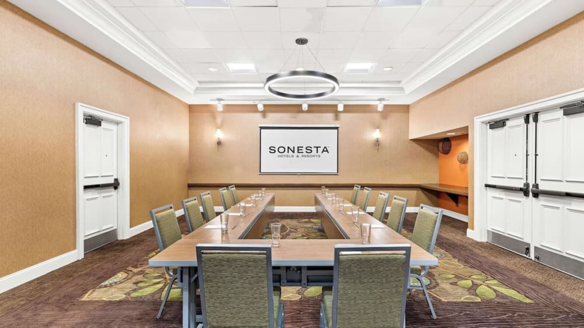 Professional meeting room at Sonesta Anaheim Resort Area.
