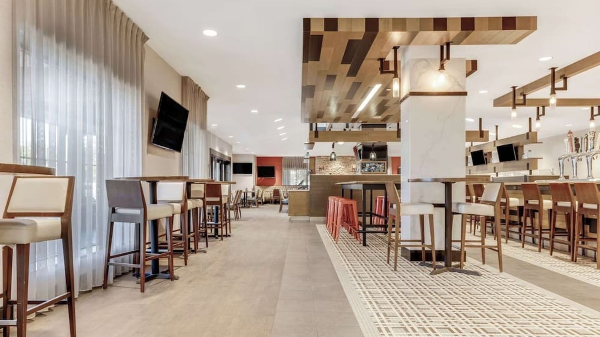 Dining area at Sonesta Anaheim Resort Area.