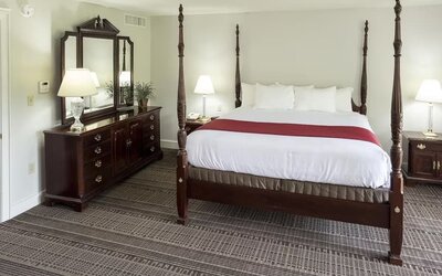 King suite at Fairbanks Inn.