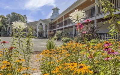 Parking and outdoors at Fairbanks Inn.