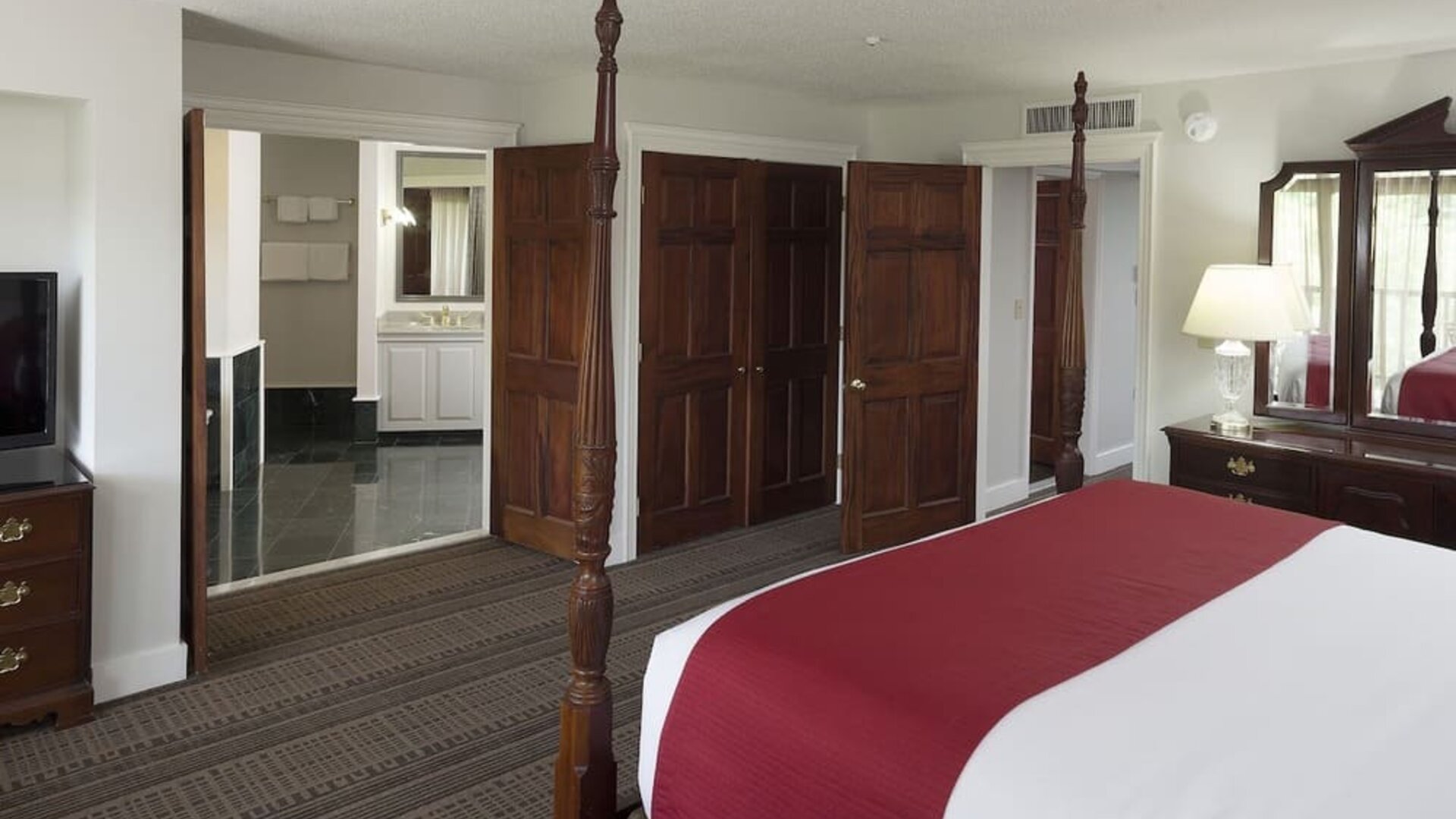 King room at Fairbanks Inn.