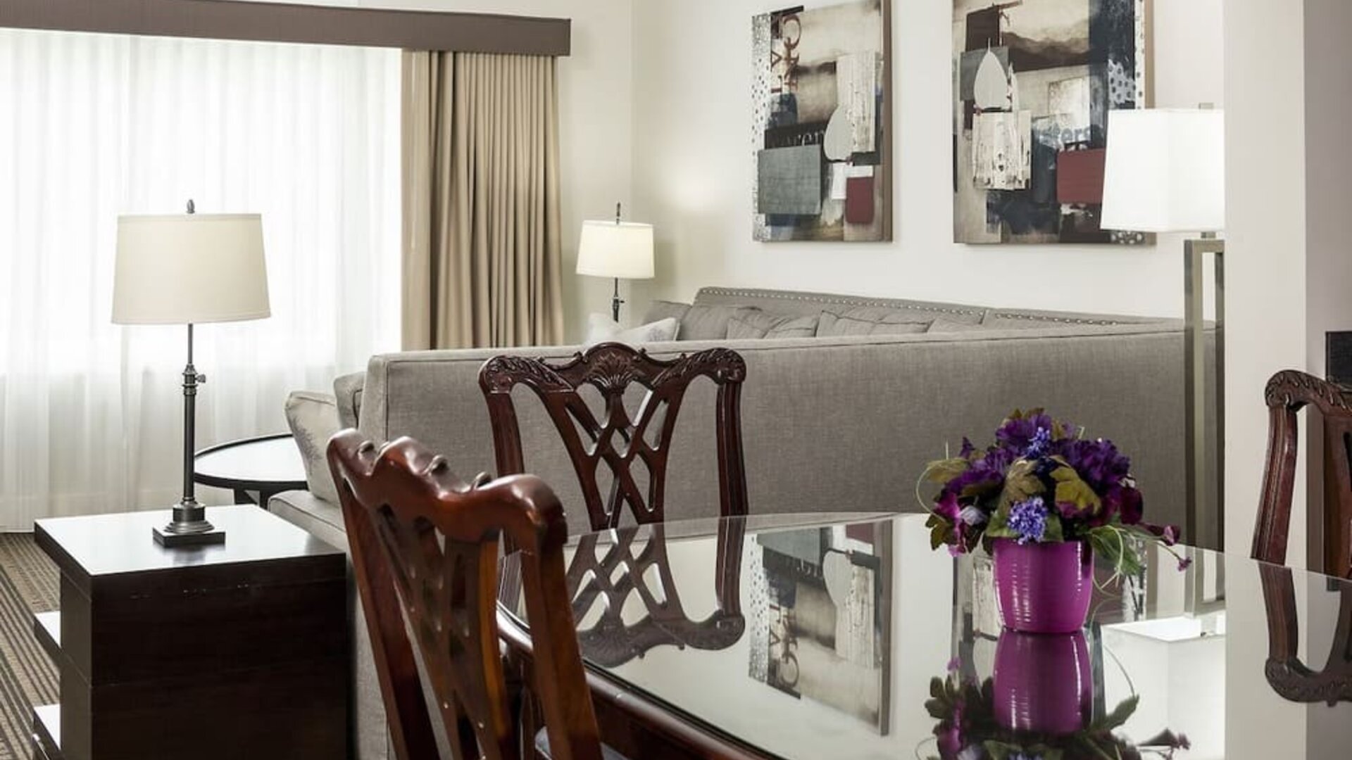 Dining room at Fairbanks Inn.