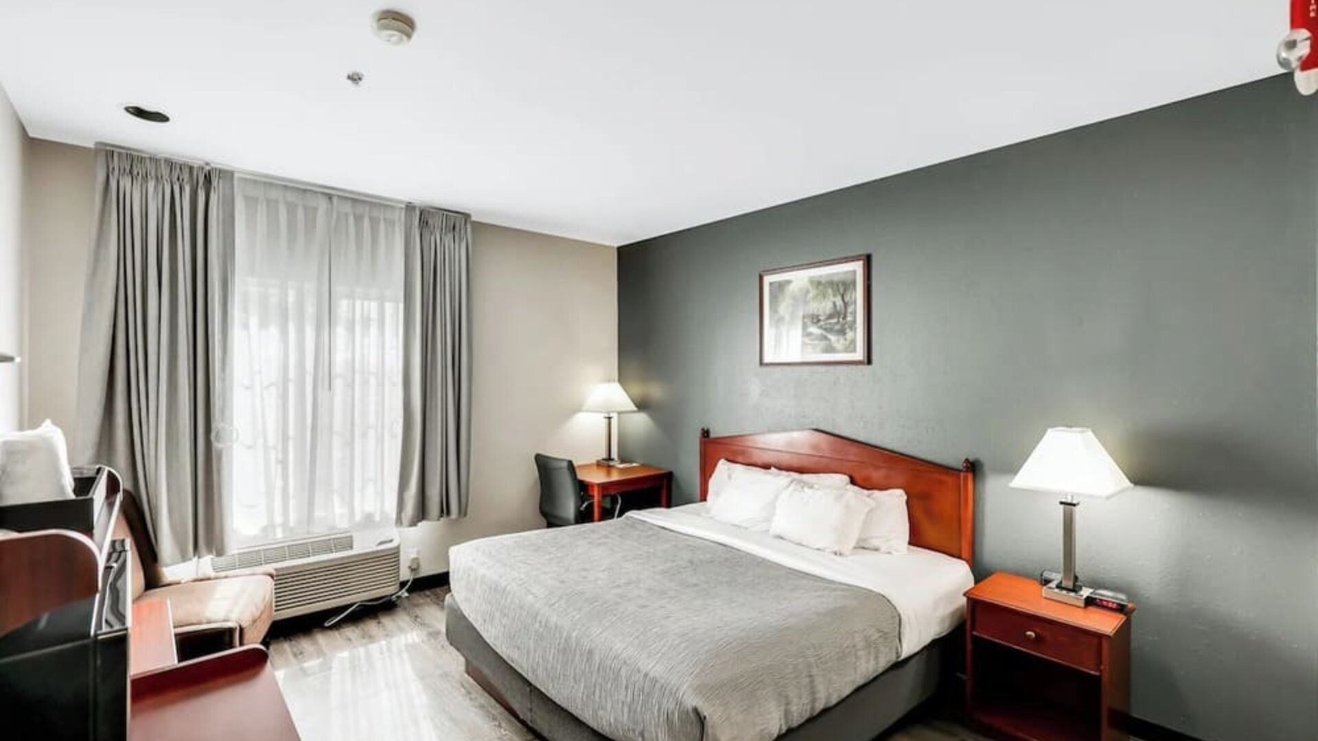 King room at Quality Inn & Suites Liberty Lake - Spokane Valley.