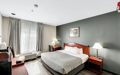 King room at Quality Inn & Suites Liberty Lake - Spokane Valley.