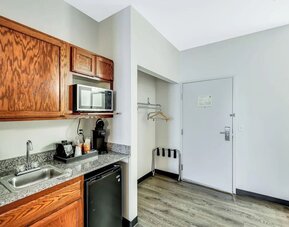 Day room with kitchen at Quality Inn & Suites Liberty Lake - Spokane Valley.