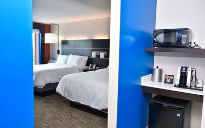 Day use twin room with coffee corner, mini-fridge and microwave heater at Holiday Inn Express & Suites Bensenville - O'Hare.