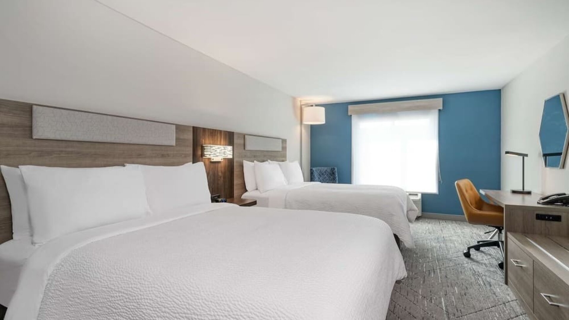 Bright and spacious day use twin room with work desk at Holiday Inn Express & Suites Bensenville - O'Hare.