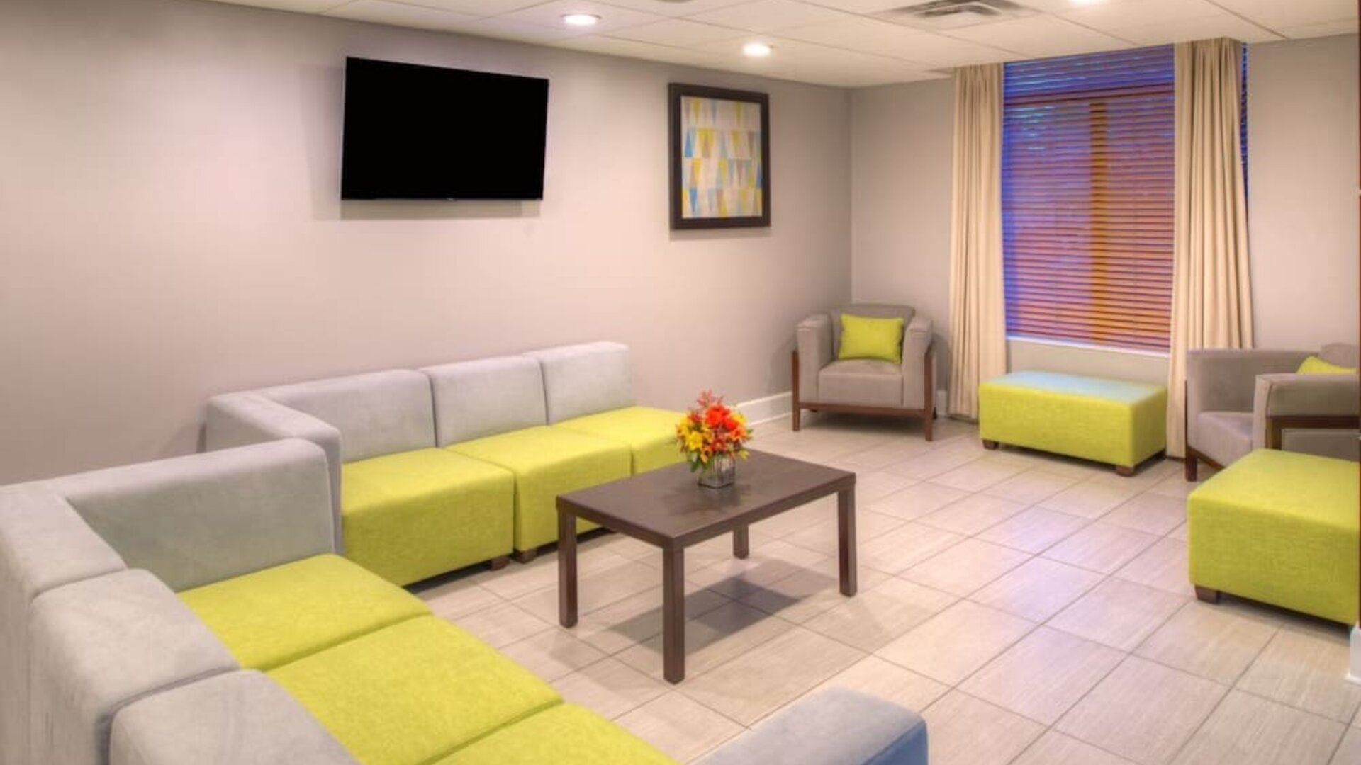 Comfortable lobby lounge at Holiday Inn Belcamp - Aberdeen Area.