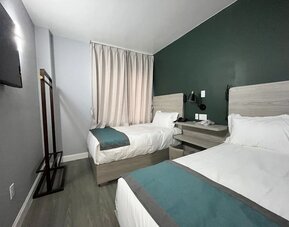 Day use twin room at Starlight Hotel.