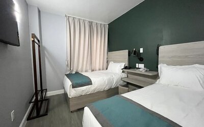 Day use twin room at Starlight Hotel.