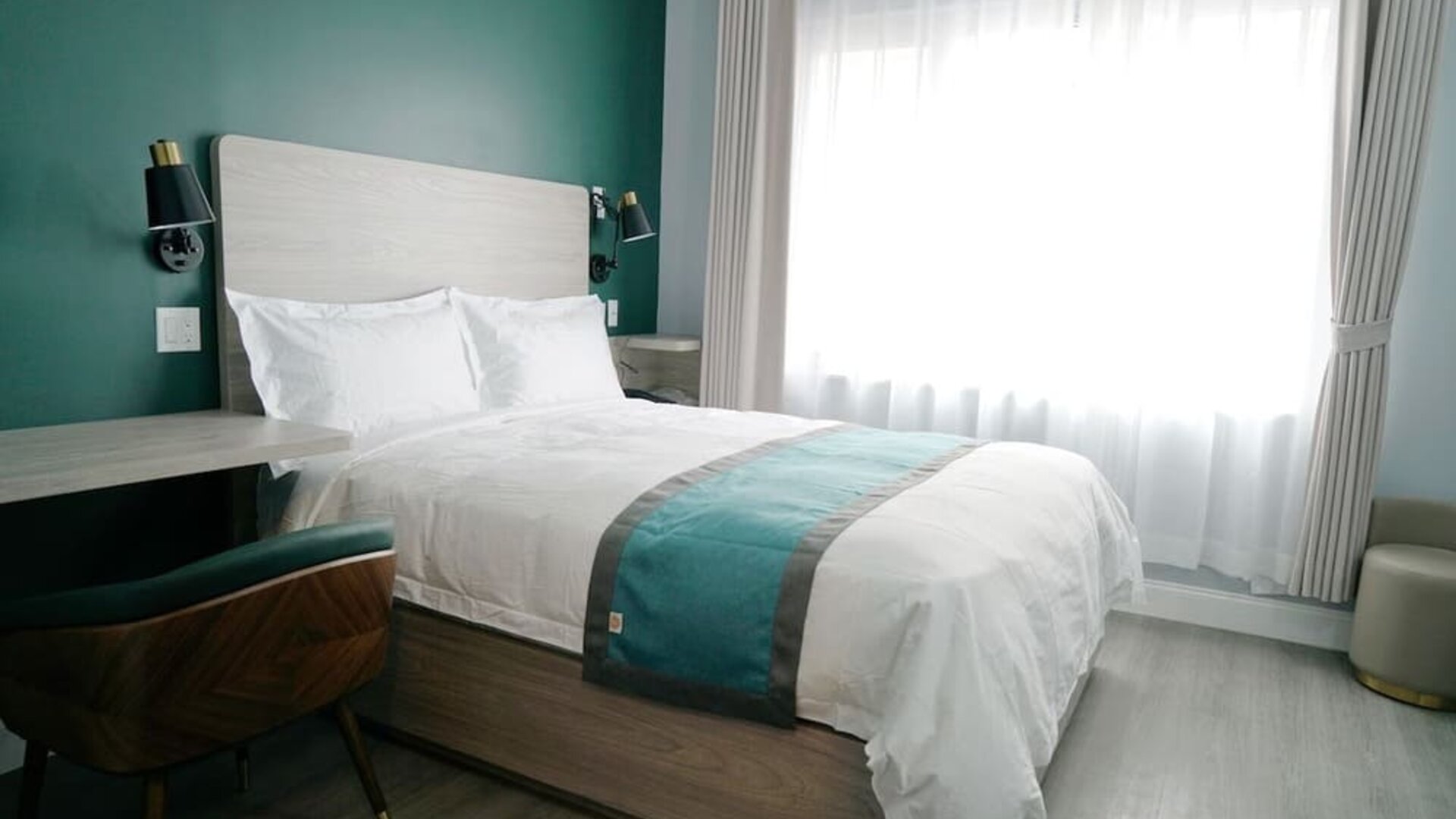 Day use room with work desk at Starlight Hotel.