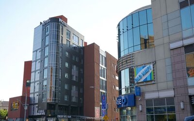 Exterior view of Starlight Hotel.