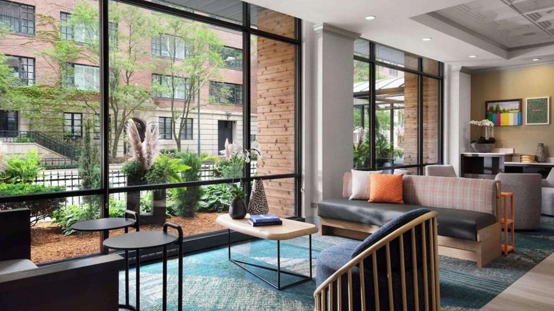 Lobby lounge and workspace, perfect for coworking at Sonesta ES Suites Chicago Downtown Magnificent Mile - Medical.