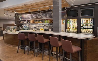 On-site restaurant and bar at Sonesta Select Seattle Bellevue Redmond.