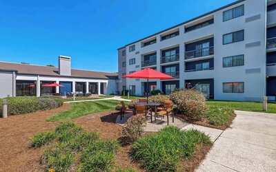 Patio and lounge seating at Sonesta Select Charlotte University Research Park.