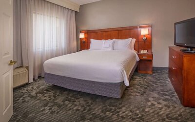 King bed at Sonesta Select Charlotte University Research Park.