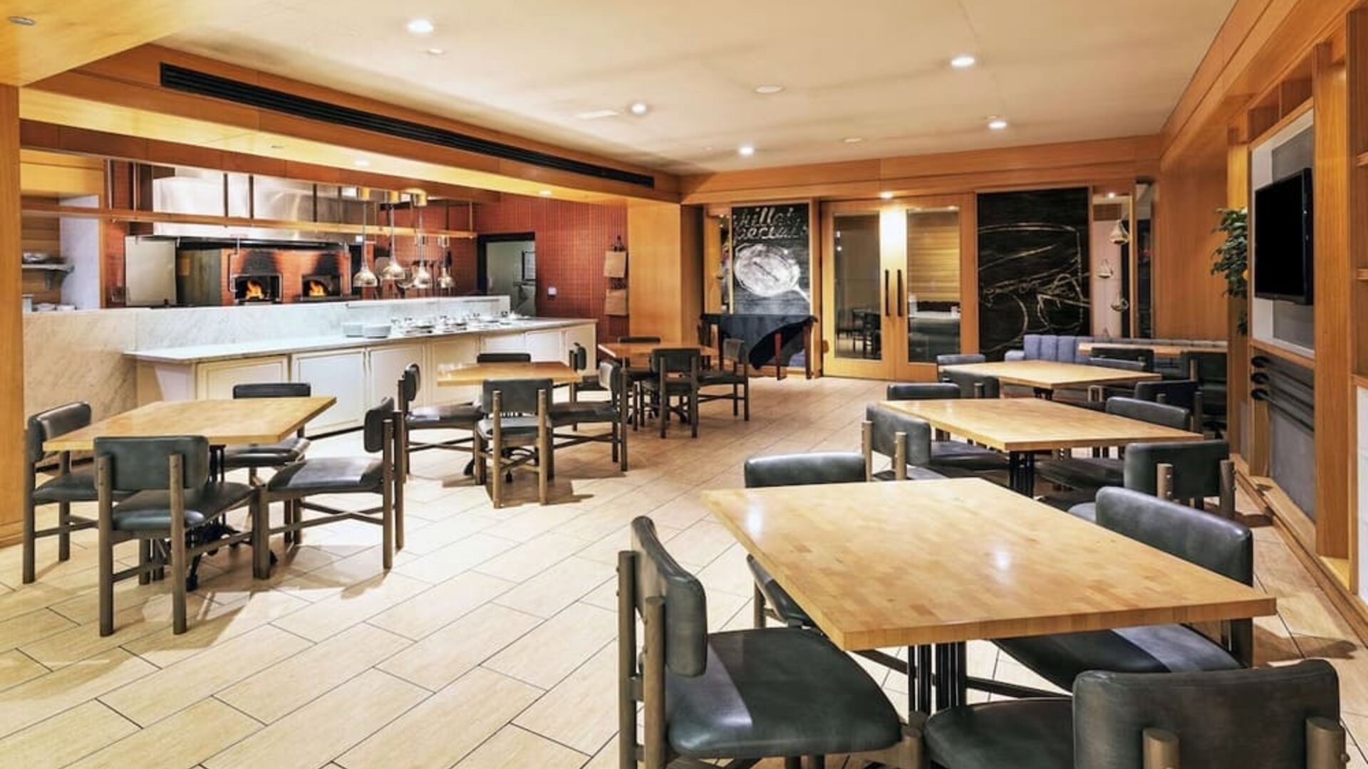 Dining area perfect for coworking at DoubleTree By Hilton Tulsa-Downtown.

